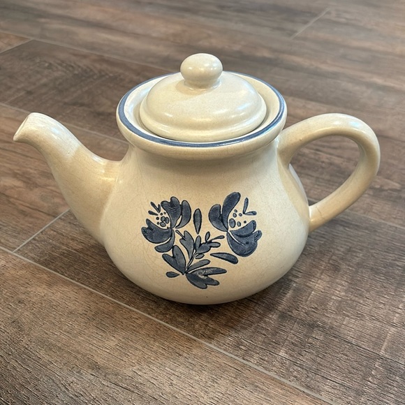 Pfaltzgraff Teapot with Blue Flowers‎ - Picture 1 of 8
